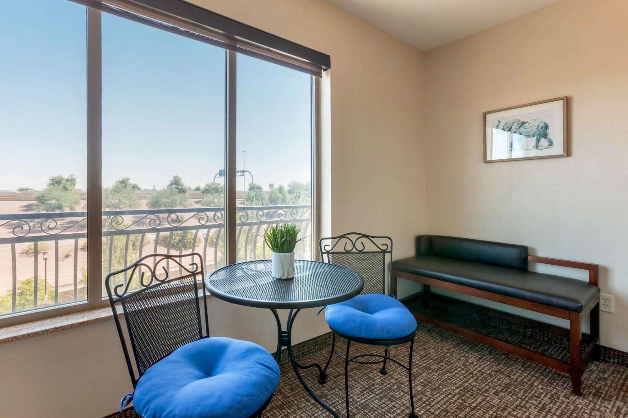 Comfort Suites Glendale - State Farm Stadium Area Buitenkant foto