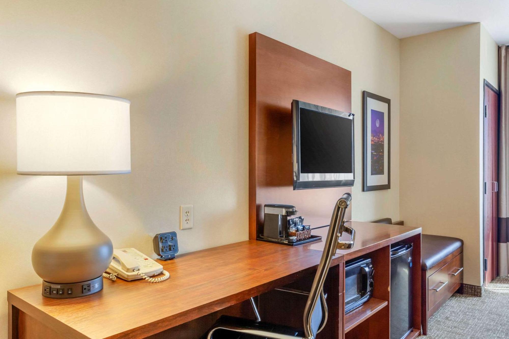 Comfort Suites Glendale - State Farm Stadium Area Buitenkant foto